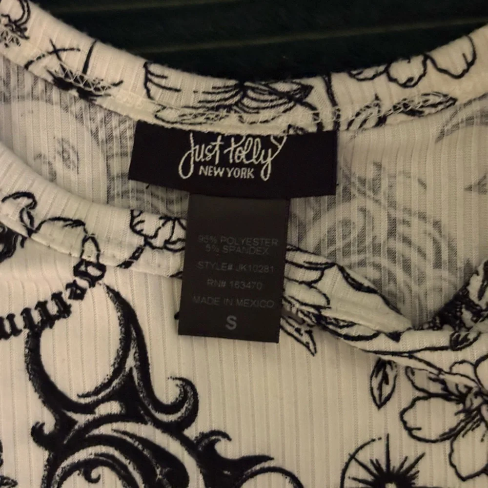 black & white celestial dragon graphic cropped tee - Picture 3 of 5